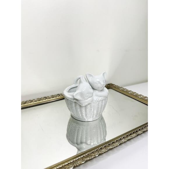 Adorable Vintage Ceramic Planter - Two Kittens in a Basket - White Cats / Kitten - Picture 1 of 10